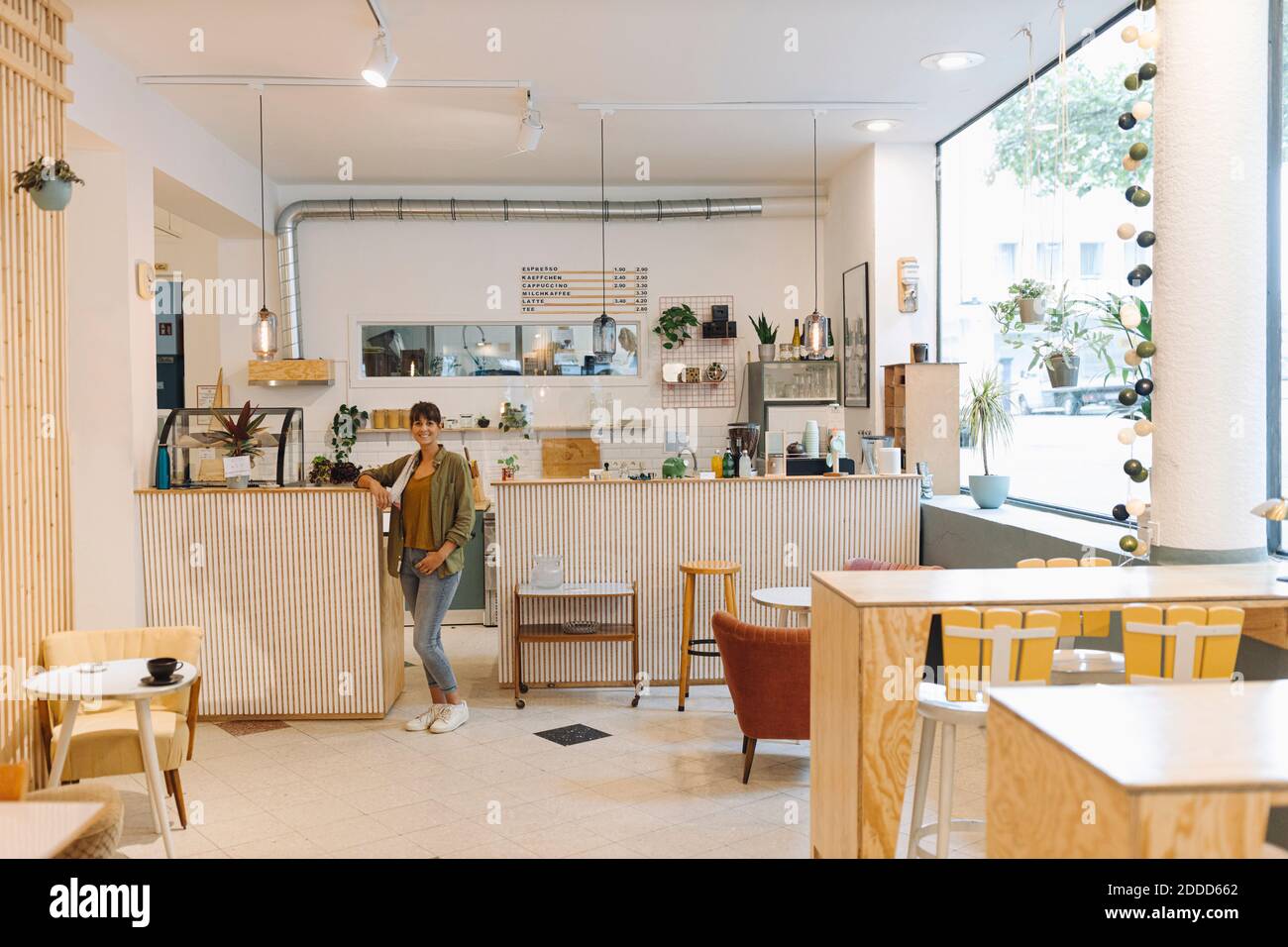 Cafe front counter hi-res stock photography and images - Alamy