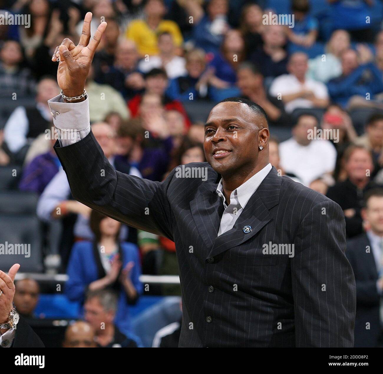 Forward Horace Grant of the Orlando Magic fixes his goggles during a  News Photo - Getty Images