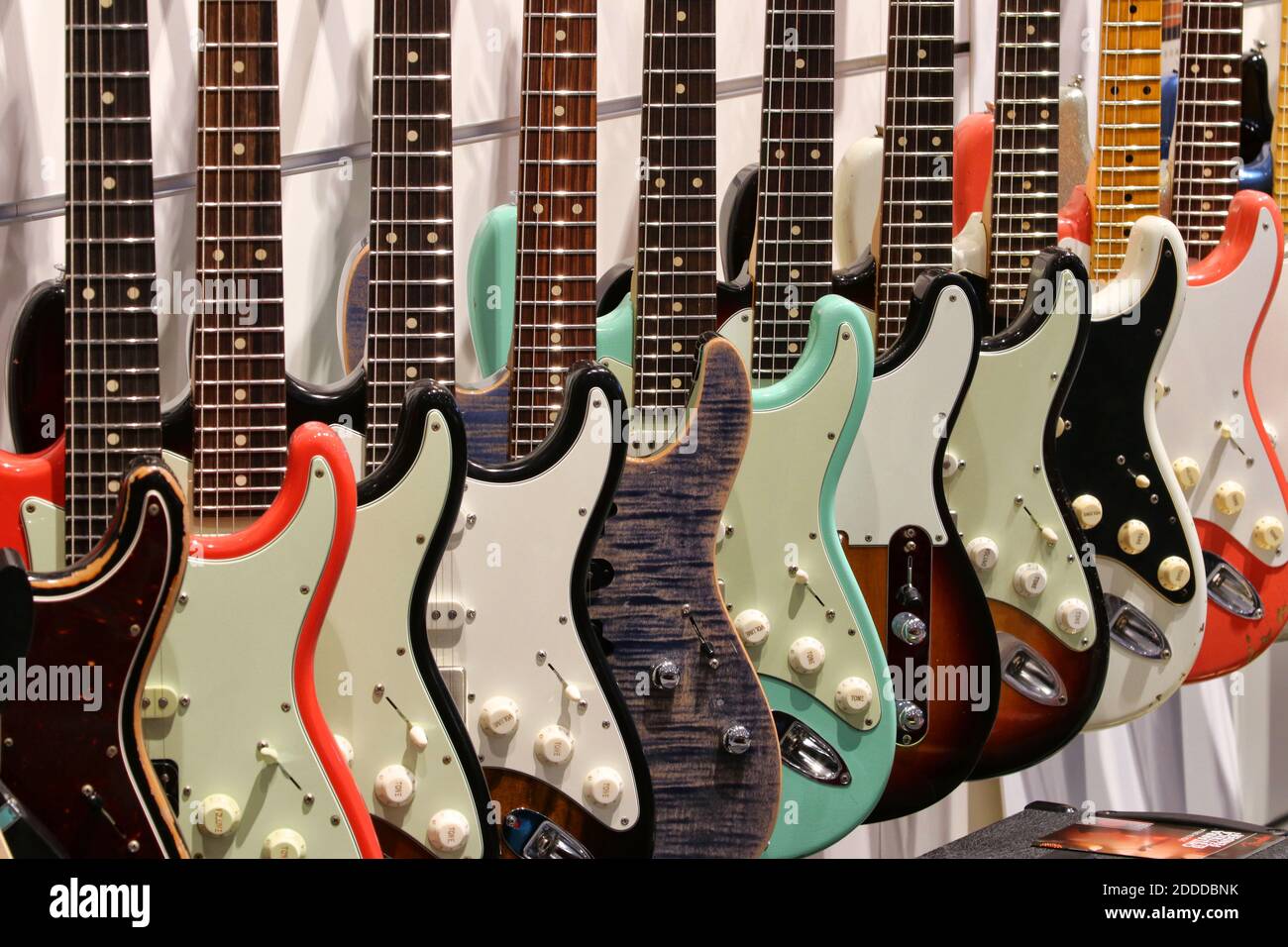 Acoustic electric guitar hires stock photography and images Alamy