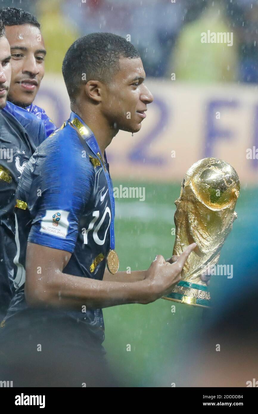 France world cup trophy 2018 hi-res stock photography and images - Alamy