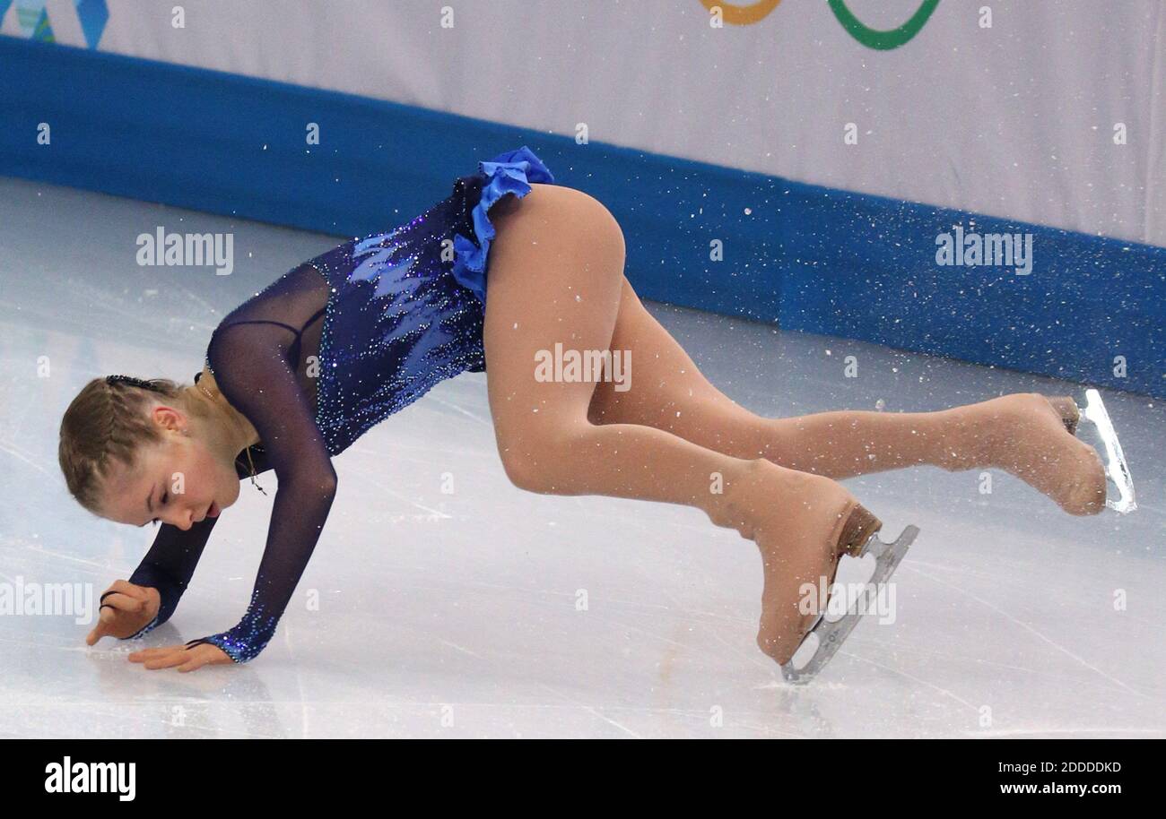 Yulia lipnitskaya russia falls during hi-res stock photography and images -  Alamy