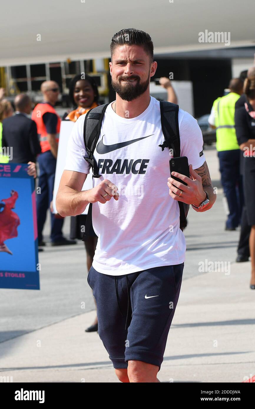 France S Olivier Giroud Disembarks From The Plane With Teammates Upon Their Arrival At The Roissy Charles De Gaulle Airport On The Outskirts Of Paris France On July 16 18 After Winning The Russia