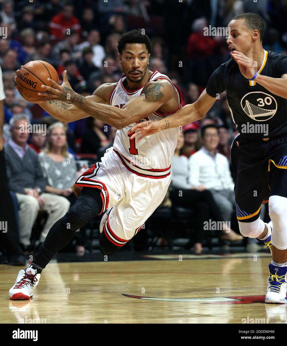 NO FILM, NO VIDEO, NO TV, NO DOCUMENTARY - Chicago Bulls guard Derrick Rose  (1) drives on Golden State Warriors guard Stephen Curry (30) in the first  half at the United Center