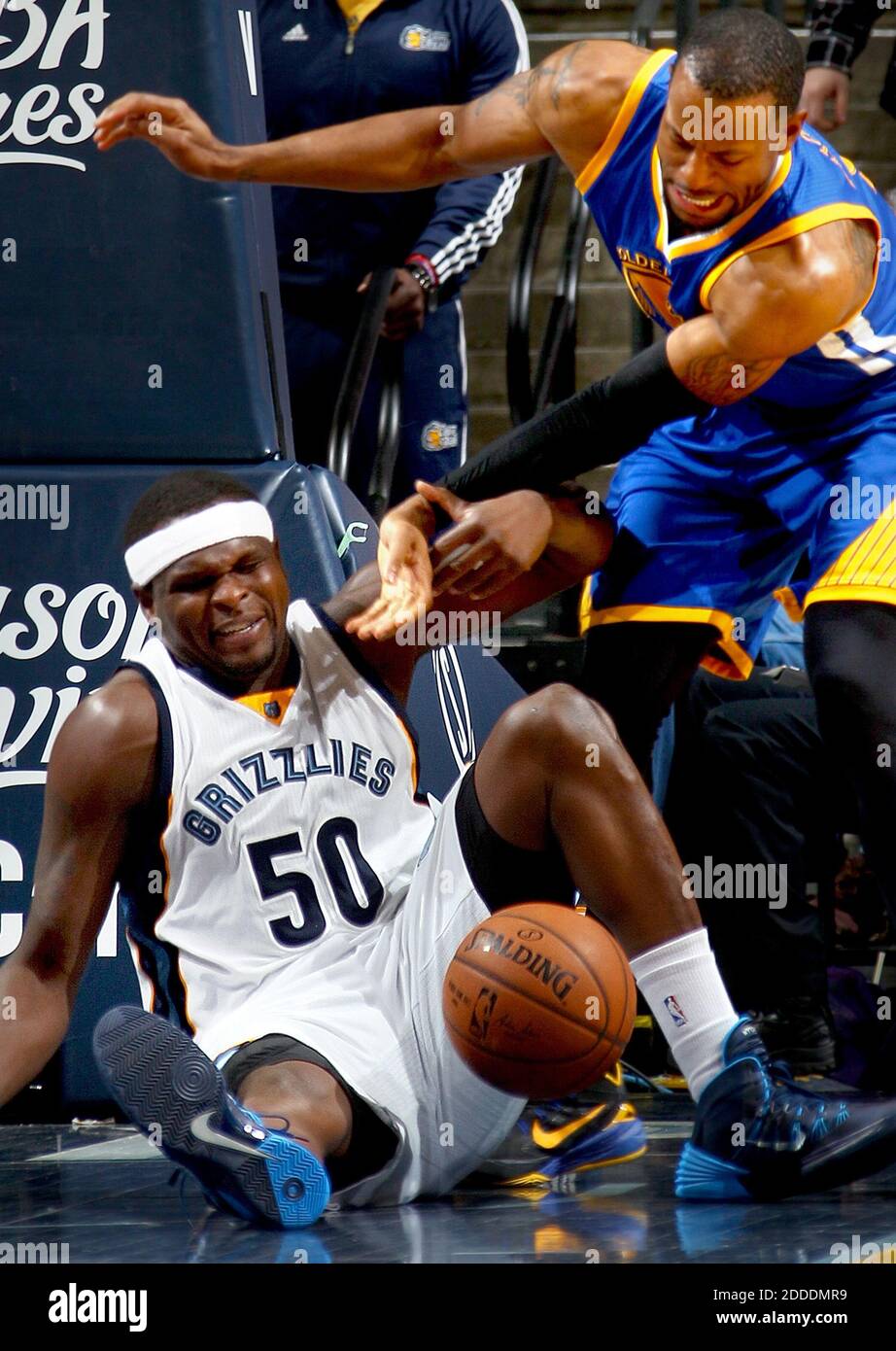 NO FILM, NO VIDEO, NO TV, NO DOCUMENTARY - The Memphis Grizzlies' Zach Randolph (50) tangles with the Golden State Warriors' Andre Iguodala for a loose ball at FedExForum in Memphis, TN, USA on December 16, 2014. The Grizzlies won, 105-98. Photo by Nikki Boertman/The Commercial Appeal/ABACAPRESS.COM Stock Photo