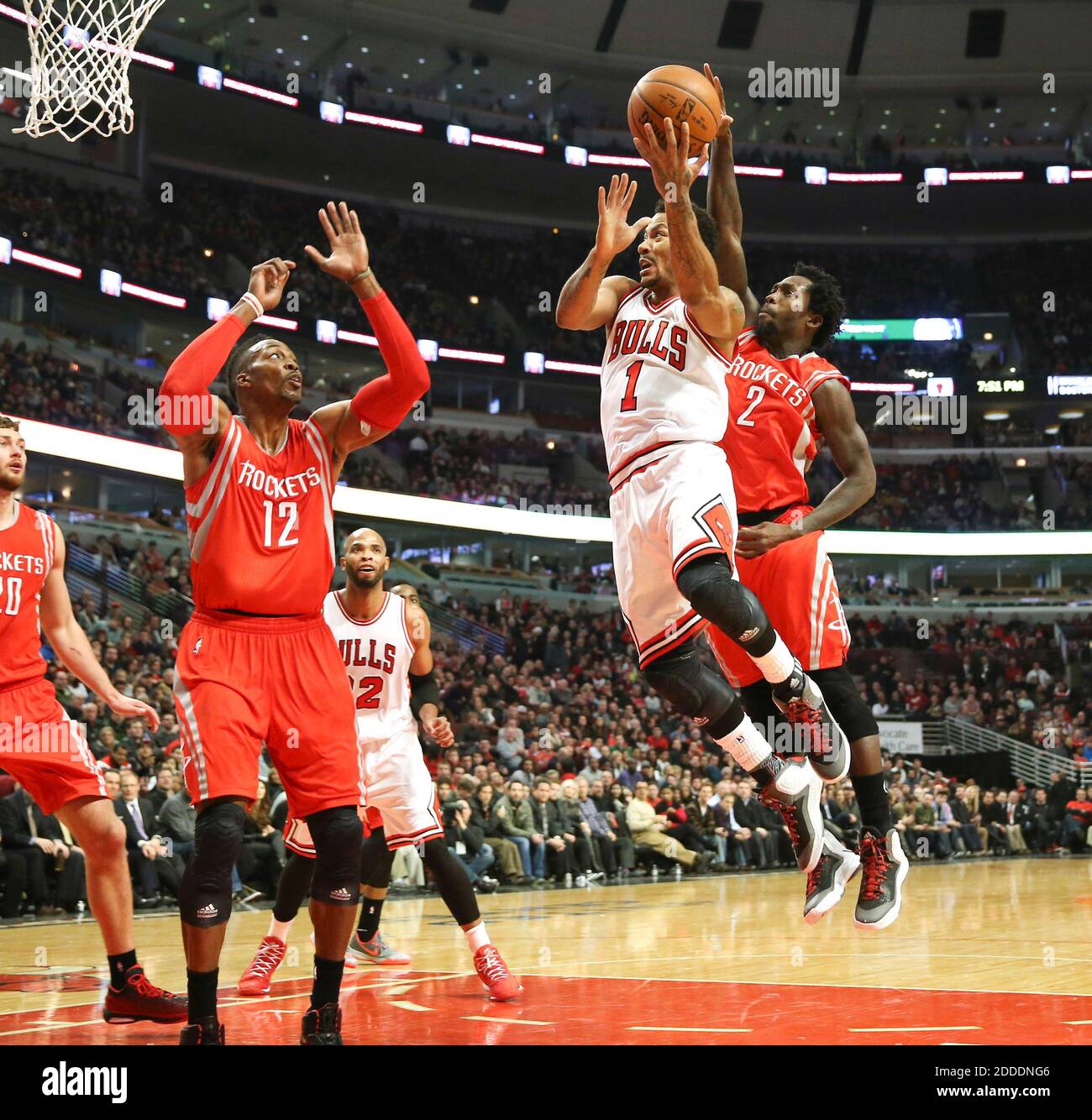 NO FILM, NO VIDEO, NO TV, NO DOCUMENTARY - Chicago Bulls guard Derrick Rose  (1) goes to the basket against Houston Rockets center Dwight Howard (12)  during the first half at the
