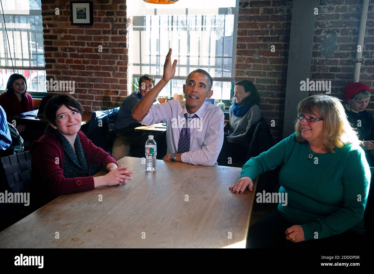 NO FILM, NO VIDEO, NO TV, NO DOCUMENTARY - President Barack Obama, center, ate lunch with Amanda Rothschild, left, Mary Stein, right, and another woman, not pictured, at Charmington's Cafe to discuss the needs of all Americans as they balance their families and jobs on Jan. 15, 2015 in Baltimore, MD, USA. Photo by Kenneth K. Lam/Baltimore Sun/TNS/ABACAPRESS.COM Stock Photo