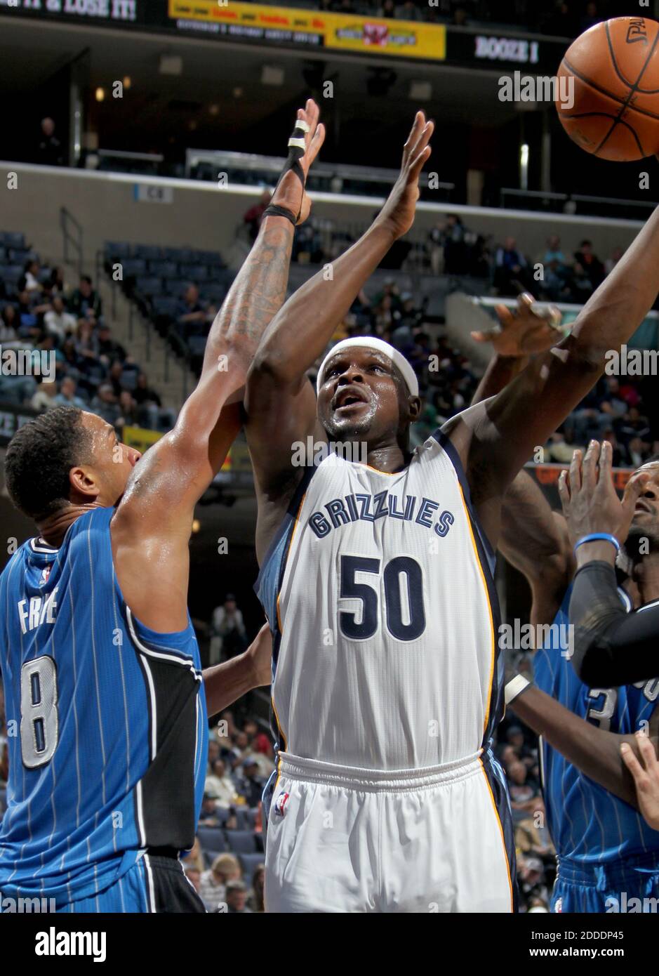 NO FILM, NO VIDEO, NO TV, NO DOCUMENTARY - Memphis Grizzlies' Zach Randolph shoots defended by Orlando Magic's Channing Frye, left, and Dewayne Dedmon, right, at FedExForum in Memphis, TN, USA on on January 26, 2015. Photo by Nikki Boertman/The Commercial Appeal/TNS/ABACAPRESS.COM Stock Photo