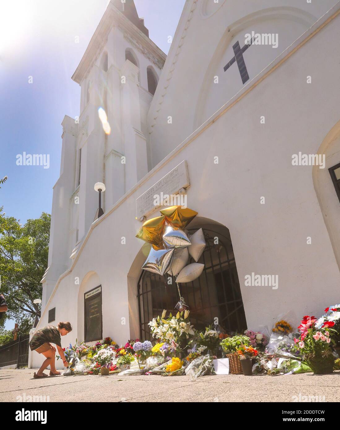 NO FILM, NO VIDEO, NO TV, NO DOCUMENTARY - A stream of people bring flowers to the front of Emanuel AME Church on June 18, 2015 in Charleston, SC, USA., where nine people were shot to death. Photo by Tim Dominick/The State/TNS/ABACAPRESS.COM Stock Photo