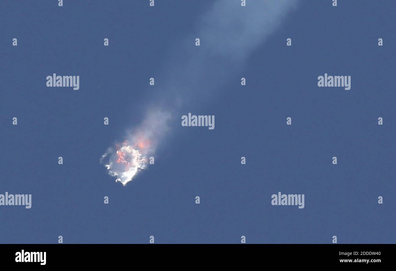 NO FILM, NO VIDEO, NO TV, NO DOCUMENTARY - A SpaceX Falcon 9 rocket on its seventh official Commercial Resupply (CRS) mission to the orbiting International Space Station explodes on Sunday, June 28, 2015, after launching from Launch Complex 40 at the Cape Canaveral Air Force Station in Florida, USA. Photo by Red Huber/Orlando Sentinel/TNS/ABACAPRESS.COM Stock Photo