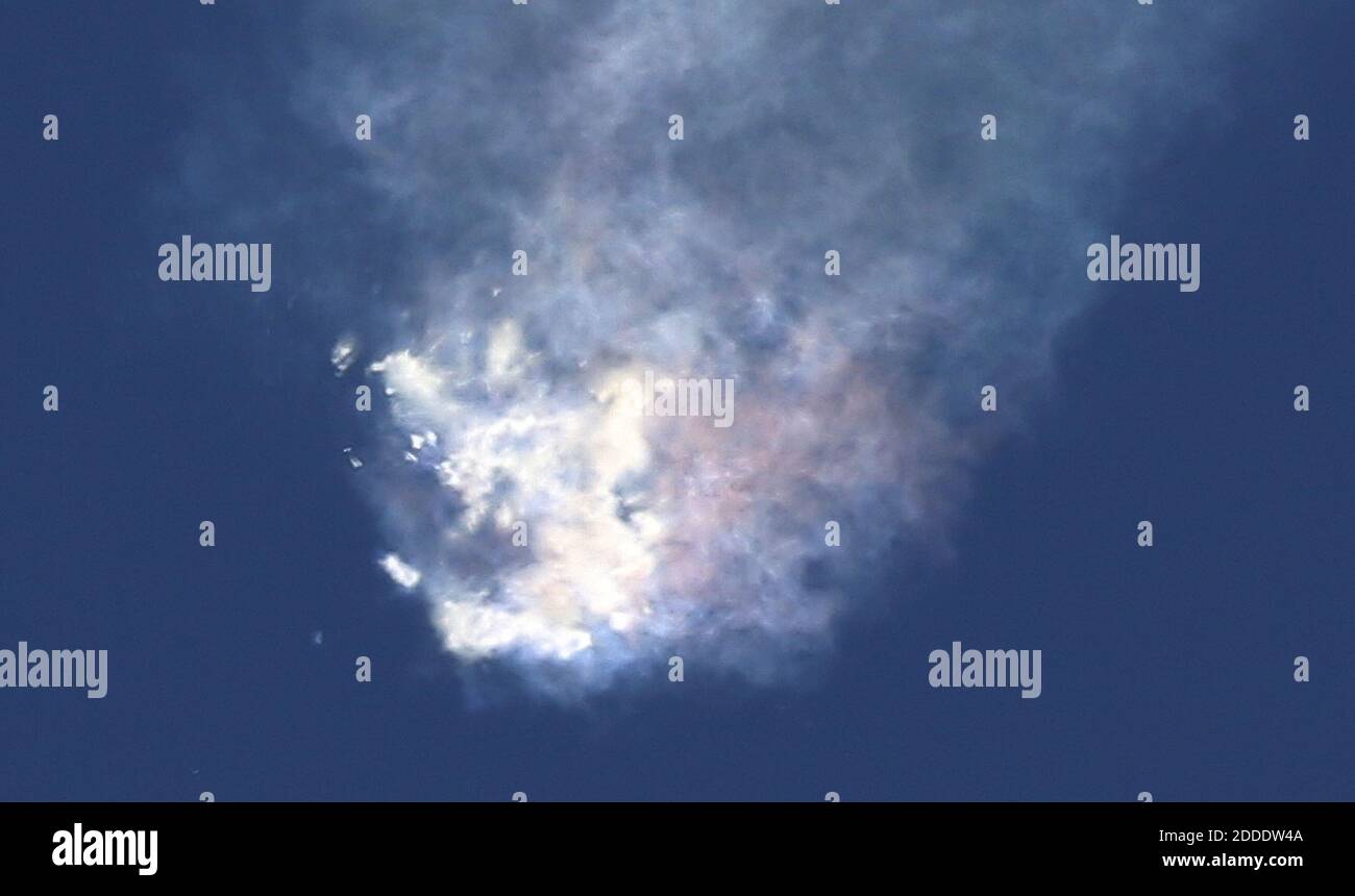 NO FILM, NO VIDEO, NO TV, NO DOCUMENTARY - A SpaceX Falcon 9 rocket on its seventh official Commercial Resupply (CRS) mission to the orbiting International Space Station breaks apart on Sunday, June 28, 2015, after launching from Launch Complex 40 at the Cape Canaveral Air Force Station in Florida, USA. Photo by Red Huber/Orlando Sentinel/TNS/ABACAPRESS.COM Stock Photo