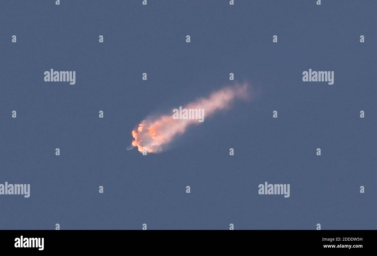 NO FILM, NO VIDEO, NO TV, NO DOCUMENTARY - A SpaceX Falcon 9 rocket on its seventh official Commercial Resupply (CRS) mission to the orbiting International Space Station breaks apart on Sunday, June 28, 2015, after launching from Launch Complex 40 at the Cape Canaveral Air Force Station in Florida, USA. Photo by Red Huber/Orlando Sentinel/TNS/ABACAPRESS.COM Stock Photo