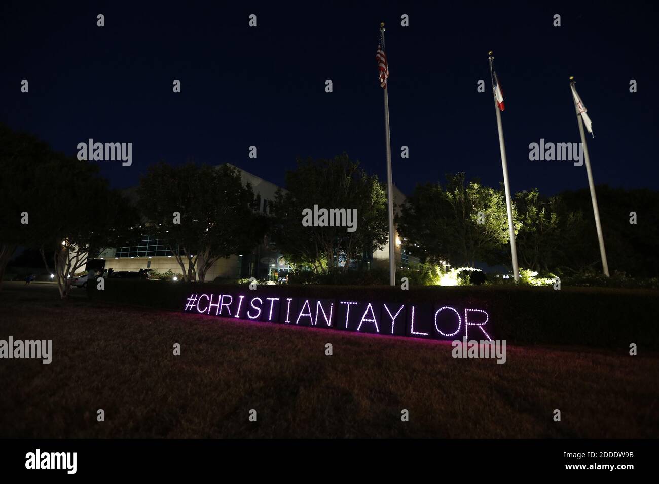 NO FILM, NO VIDEO, NO TV, NO DOCUMENTARY - Demonstrators protest outside the Arlington Police Station over the fatal shooting of burglary suspect Christian Taylor by rookie Arlington police officer Brad Miller on Monday, Aug. 10, 2015. Photo by Brandon Wade/Fort Worth Star-Telegram/TNS/ABACAPRESS.COM Stock Photo