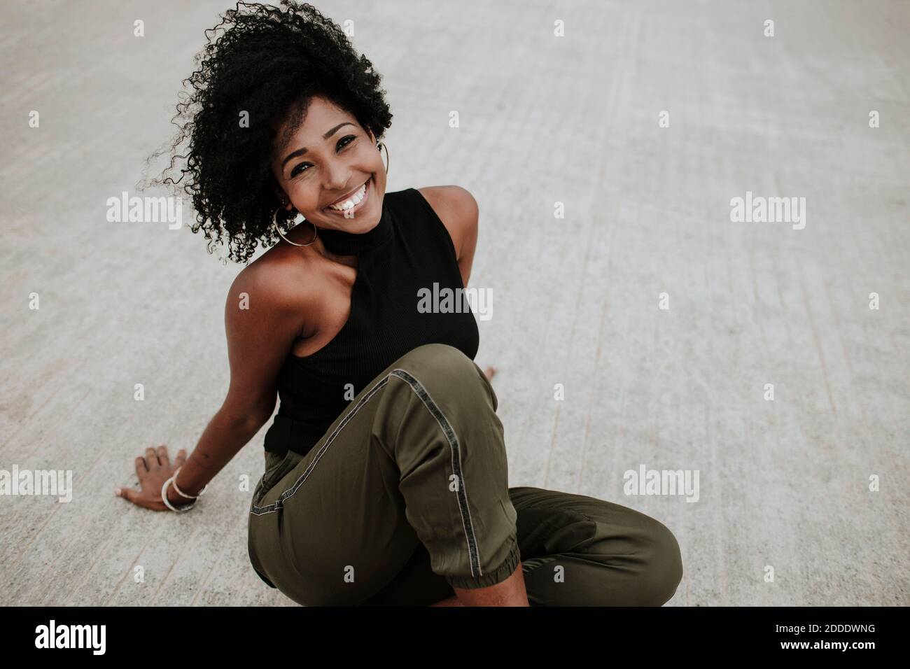 Curly hair woman hi-res stock photography and images - Alamy