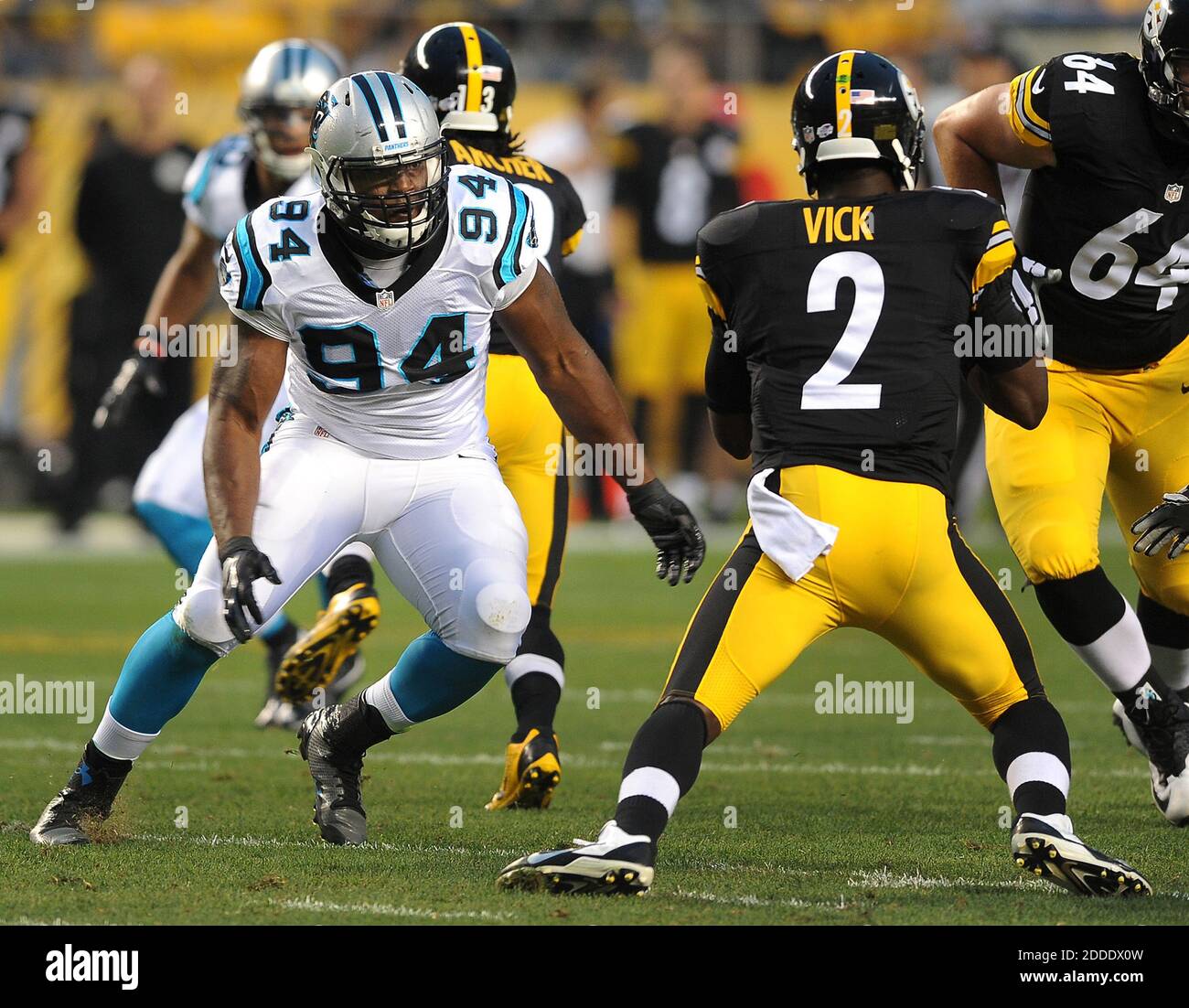 NO FILM, NO VIDEO, NO TV, NO DOCUMENTARY - Carolina Panthers defensive end Kony Ealy, left, rushes Pittsburgh Steelers quarterback Mike Vick, right, during the first quarter in preseason action on Thursday, Sept. 3, 2015, at Heinz Field in Pittsburgh. (Jeff Siner/Charlotte Observer/TNS/ABACAPRESS.COM Stock Photo
