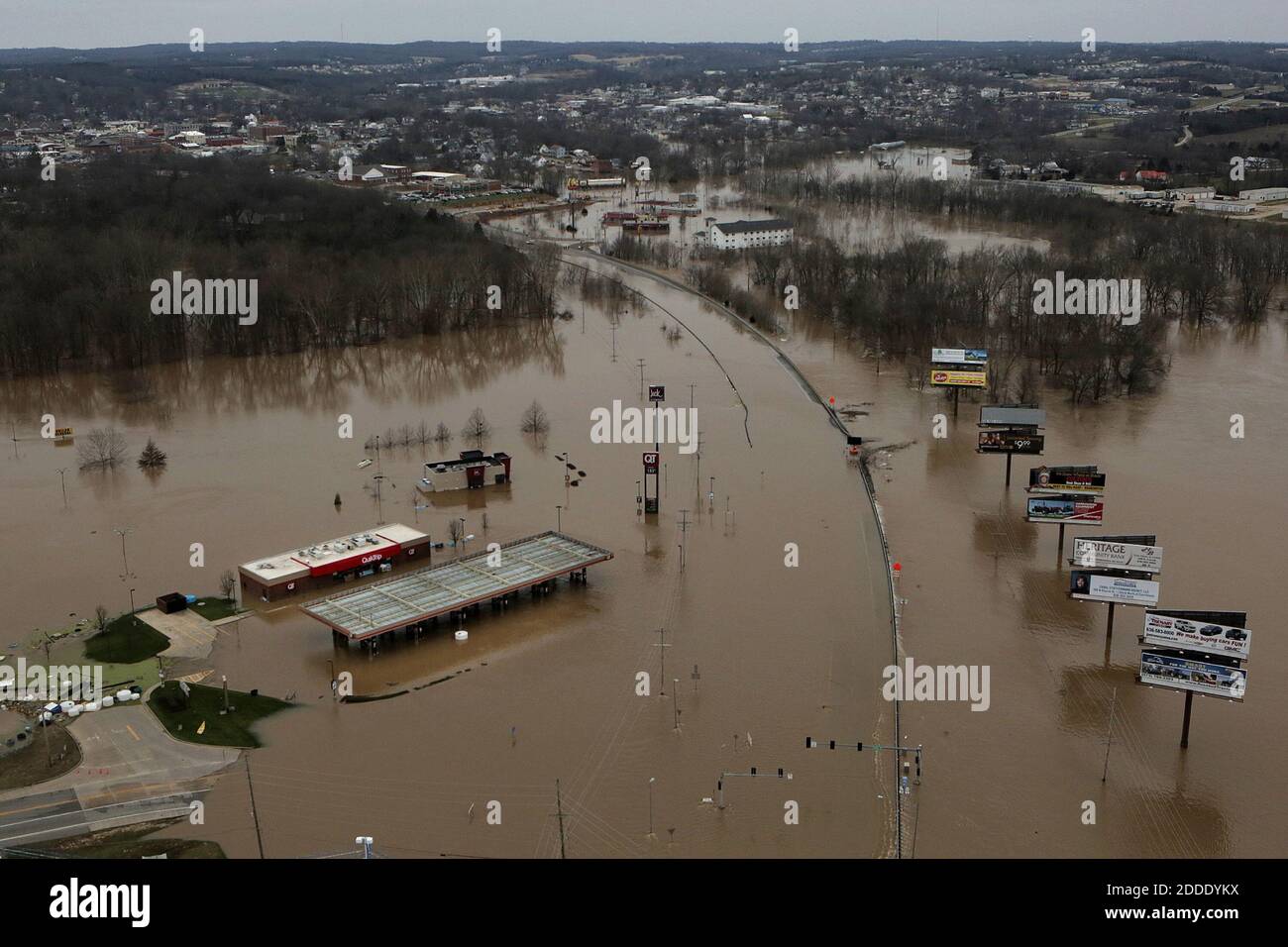 NO FILM, NO VIDEO, NO TV, NO DOCUMENTARY - A QuikTrip gas station along Highway 50 and Route 47 is flooded on Tuesday, Dec. 29, 2015 in Union, MO, USA Photo by Huy Mach/St. Louis Post-Dispatch/TNS/ABACAPRESS.COM Stock Photo