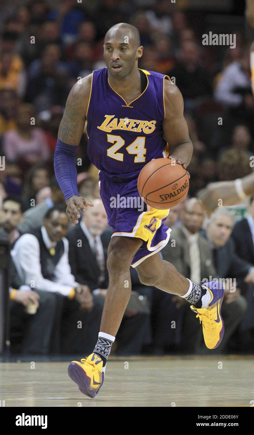 NO FILM, NO VIDEO, NO TV, NO DOCUMENTARY - The Los Angeles Lakers' Kobe Bryant dribbles the ball up court during the third quarter against the Cleveland Cavaliers at Quicken Loans Arena in Cleveland, OH, USA on Wednesday, Feb. 10, 2016. The Cavs won, 120-111. Photo by Phil Masturzo/Akron Beacon Journal/TNS/ABACAPRESS.COM Stock Photo