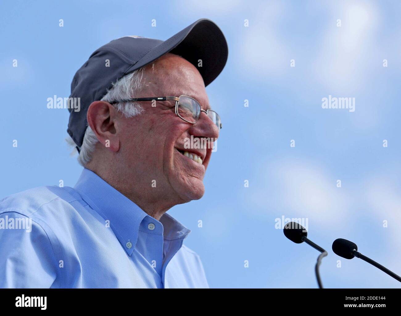 Bernie 2016 hat hi-res stock photography and images - Alamy