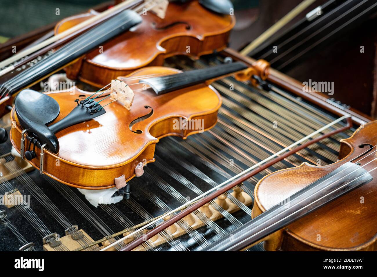 Antique violin and violin bow lying on dulcimer. Close up a violin