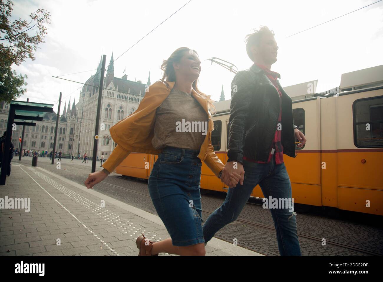 Man woman holding hands running hi-res stock photography and images - Alamy