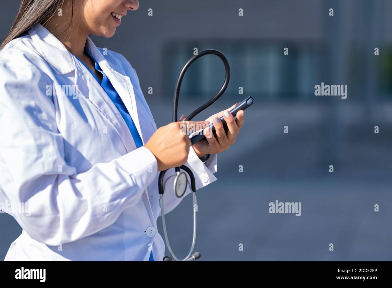 Doctor using stethoscope on woman hi-res stock photography and images ...