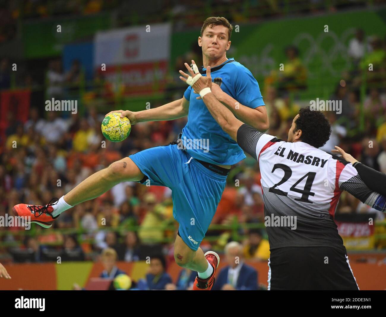 31 to win hires stock photography and images Alamy