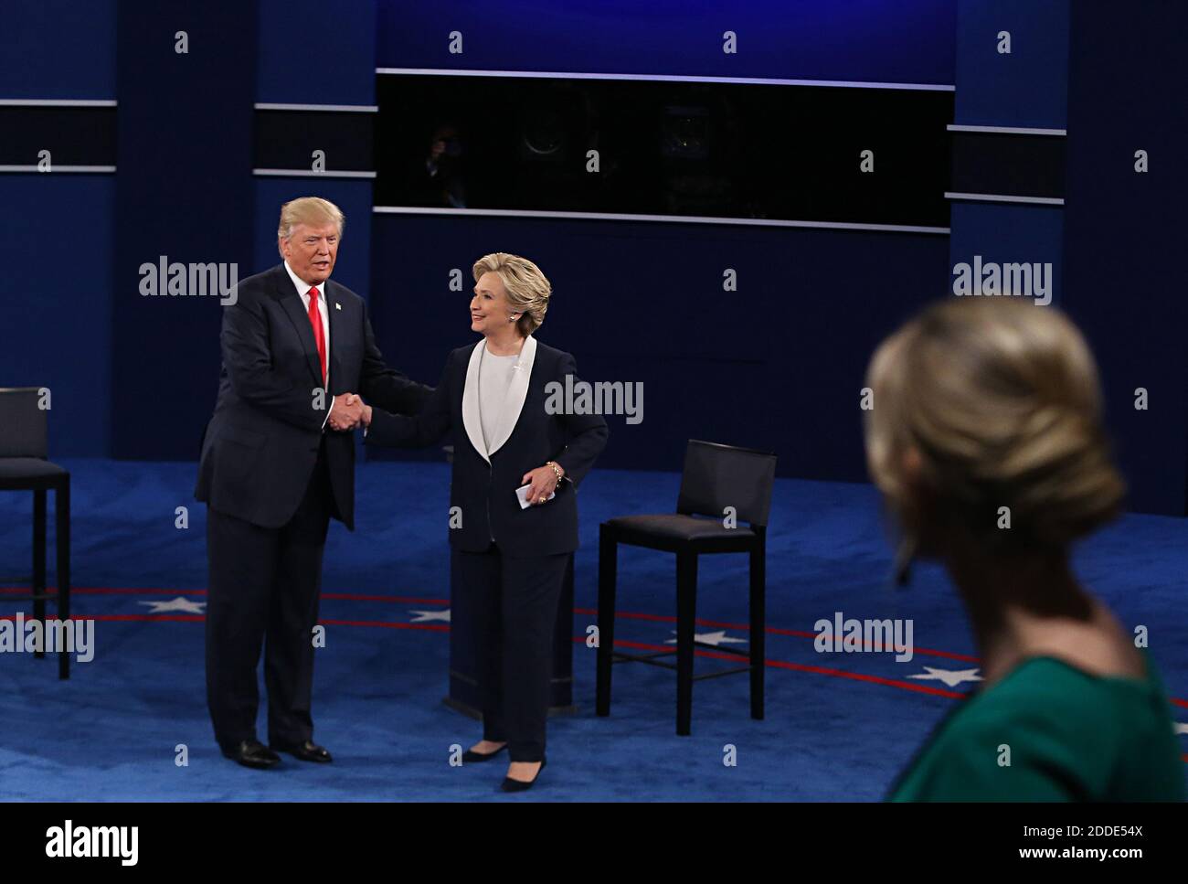 Clinton trump shake hands hi-res stock photography and images - Alamy