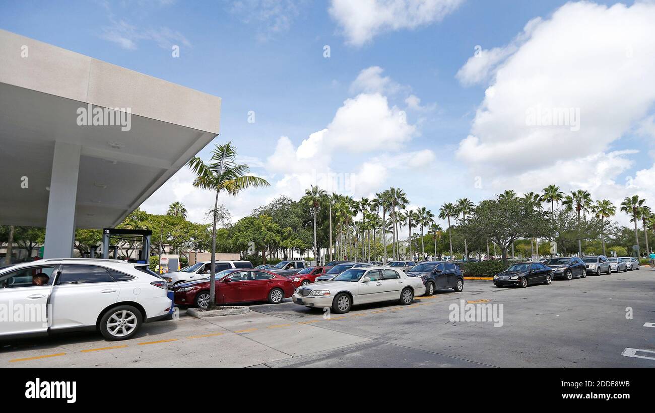 NO FILM, NO VIDEO, NO TV, NO DOCUMENTARY - Cars line up for gasoline at Costco Wholesale gas station in preparation for the arrival of Hurricane Irma on Wednesday, September 6, 2017 in North Miami, FL, USA. Photo by David Santiago/Miami Herald/TNS/ABACAPRESS.COM Stock Photo