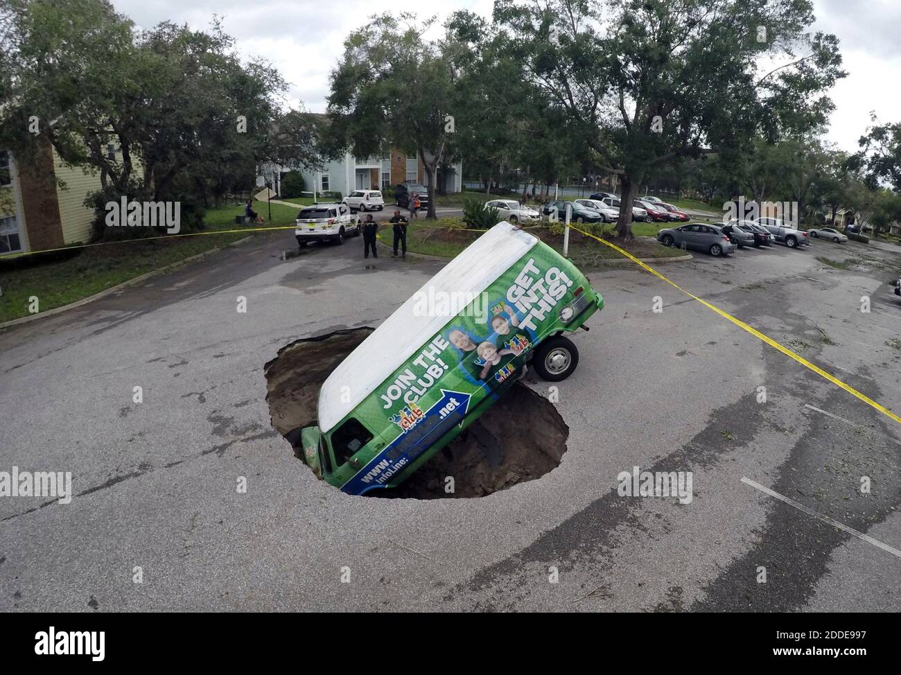 NO FILM, NO VIDEO, NO TV, NO DOCUMENTARY - A van remains in a sinkhole on  Monday, September 11, 2017, that opened up at the Astor Park apartment  complex in Winter Springs,