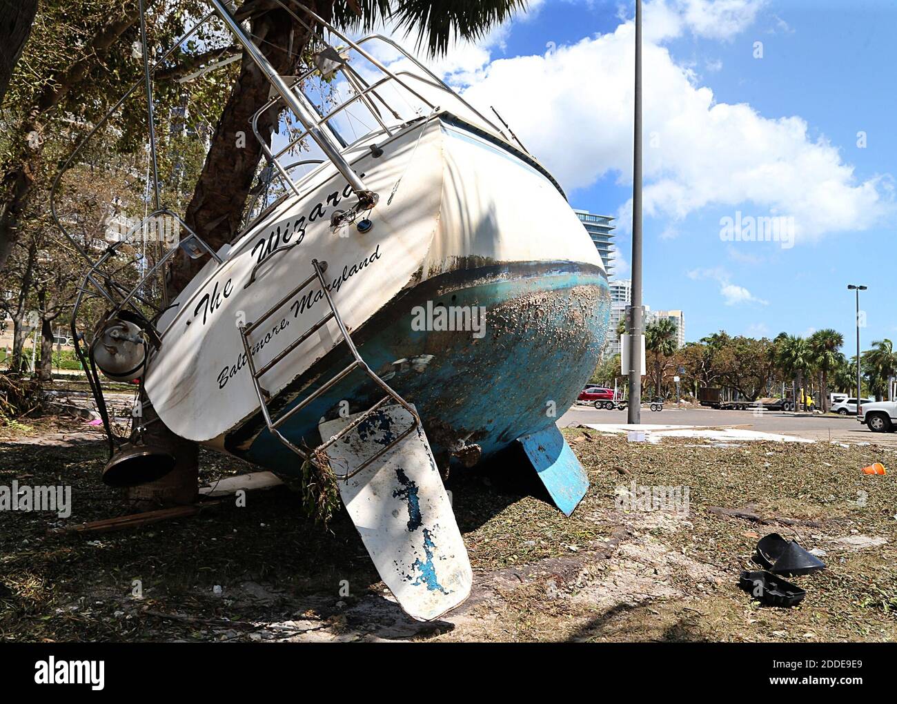 Boat washed ashore hires stock photography and images Alamy