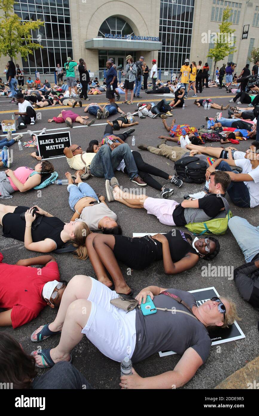 NO FILM, NO VIDEO, NO TV, NO DOCUMENTARY - Protesters occupy Olive Street in front of the St. Louis Police Department headquarters on Sunday, September 17, 2017. Hundreds are marching for the third day following the not guilty verdict of former St. Louis Police officer Jason Stockley in the shooting death of Anthony Lamar Smith. Photo by David Carson/St. Louis Post-Dispatch/TNS/ABACAPRESS.COM Stock Photo