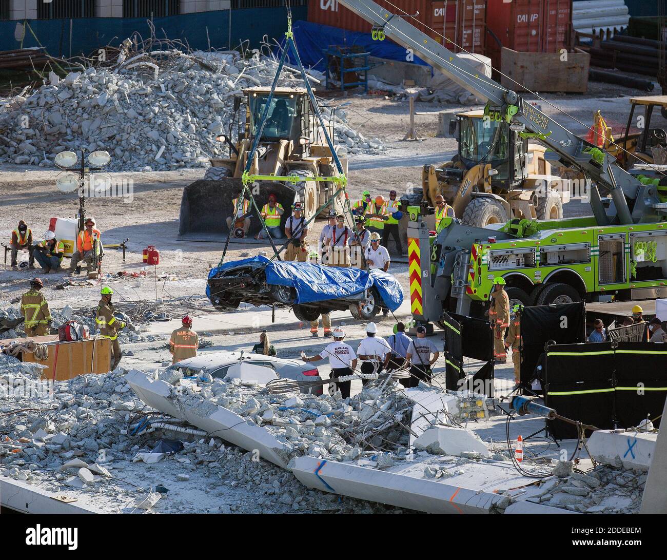 Bridge collapse miami hi-res stock photography and images - Alamy