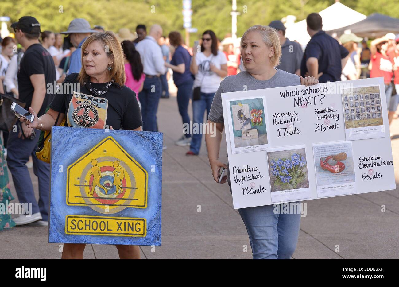 Dallas city hall protest hi-res stock photography and images - Alamy