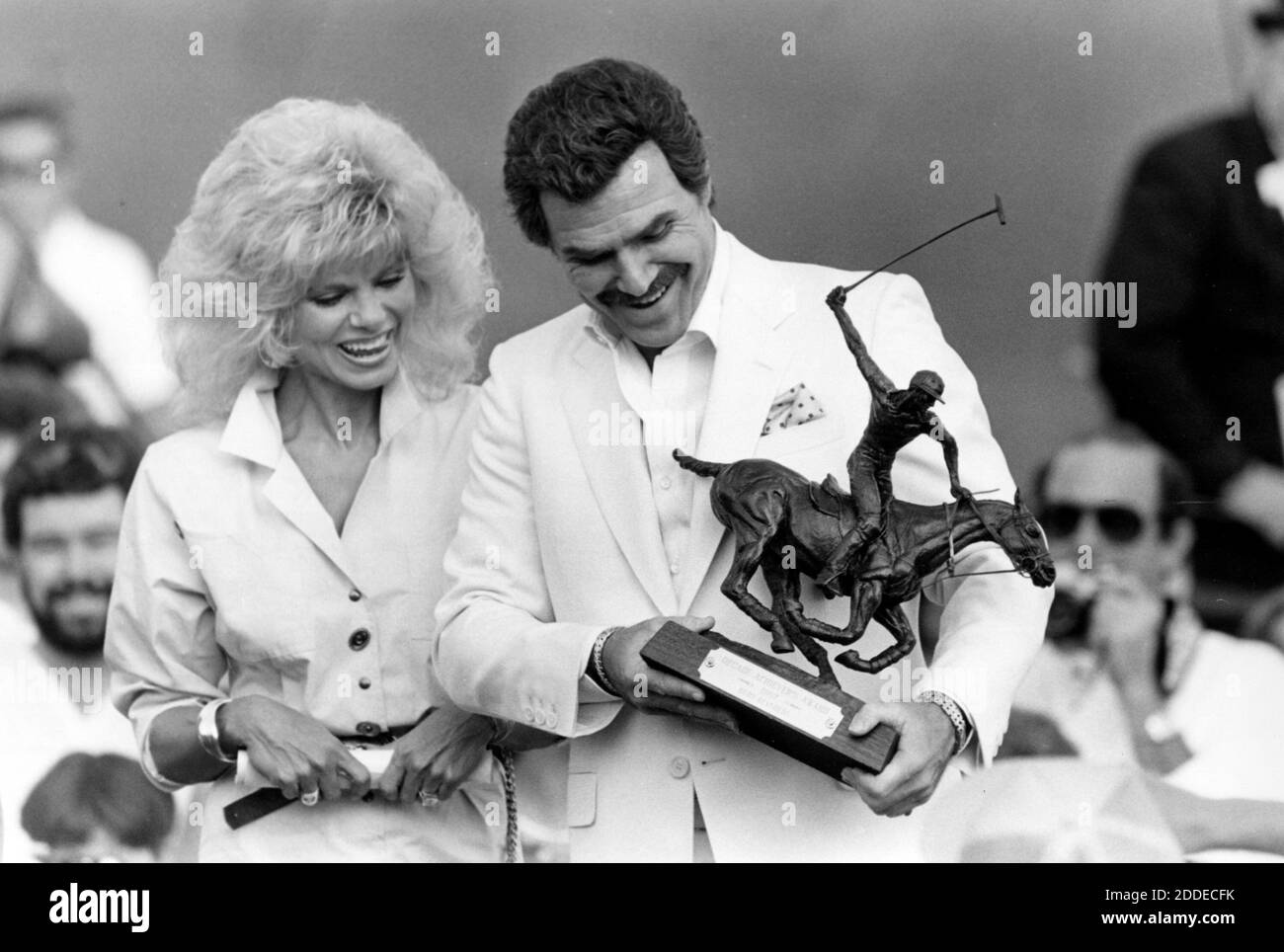 NO FILM, NO VIDEO, NO TV, NO DOCUMENTARY - File photo - Burt Reynolds and Loni Anderson at Royal Palm Polo in Boca Raton, Fla. on March 15 1987. Burt Reynolds and his girlfriend Loni Anderson look at Burt's decade achiever award Sunday afternoon. Reynolds and Anderson flew in by helicopter before a polo match to receive the award. 1970s' movie heartthrob and Oscar nominee Burt Reynolds has died at the age of 82. He reportedly passed away in a Florida hospital from a heart attack with his family by his side. Photo by Anne Ryan/Sun Sentinel/TNS/ABACAPRESS.COM Stock Photo