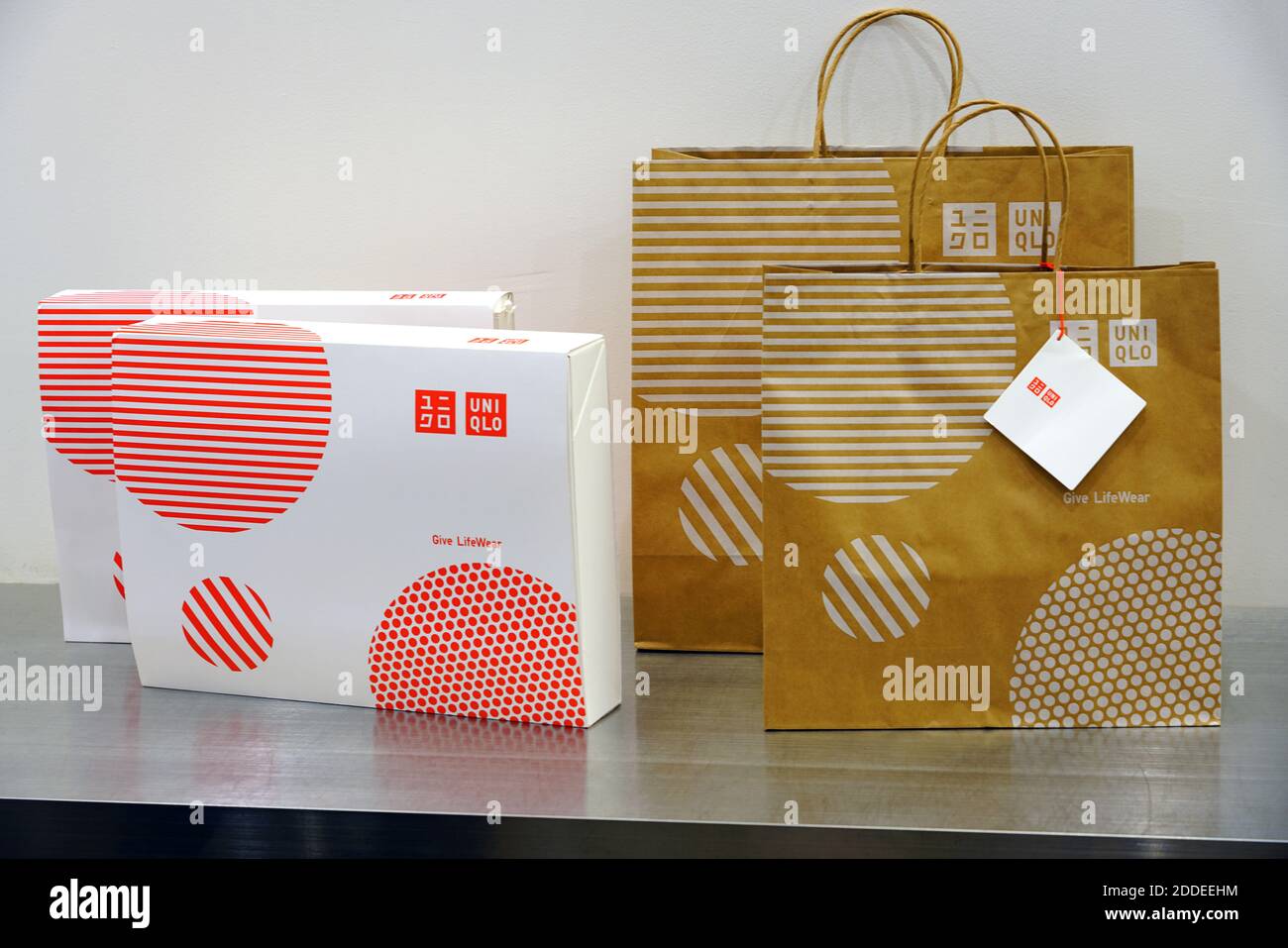 SINGAPORE -8 DEC 2019- View of gift boxes and paper bags from Japanese  fashion retailer Uniqlo at a store in the Suntec City mall in Singapore  Stock Photo - Alamy