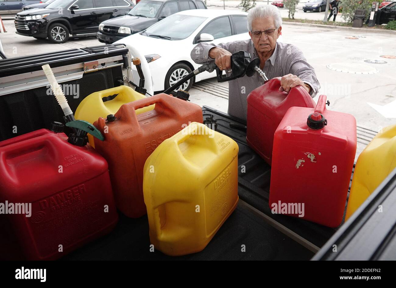 NO FILM, NO VIDEO, NO TV, NO DOCUMENTARY - Arael Medina of Dania Beach fills up gas containers, Thursday, August, 29, 2019 at the BJ's wholesale club in Fort Lauderdale. Photo by Joe Cavaretta/South Florida Sun Sentinel/TNS/ABACAPRESS.COM Stock Photo