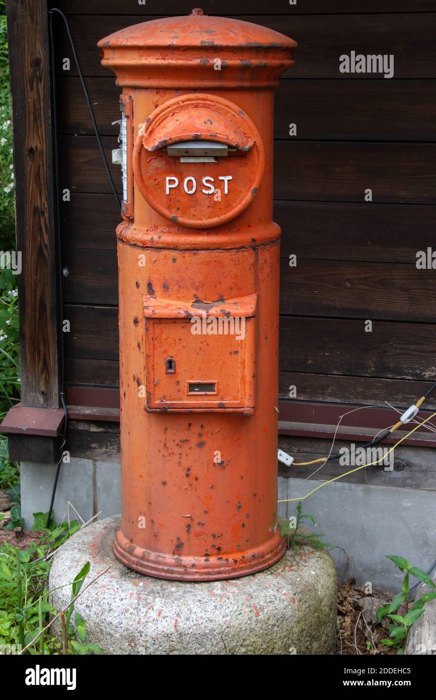 Old red round letter box hi-res stock photography and images - Alamy