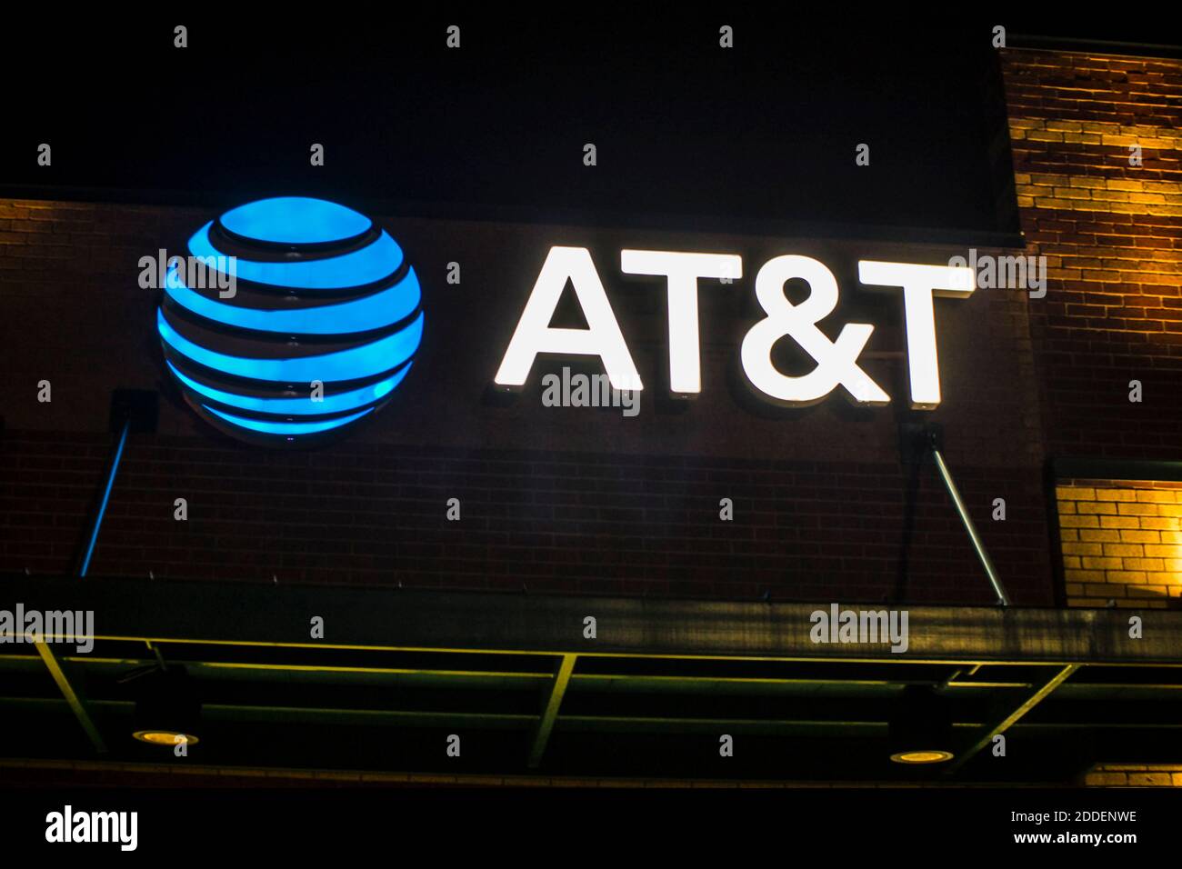 Augusta, Ga USA - 11 22 20: AT&T building sign at night Stock Photo - Alamy