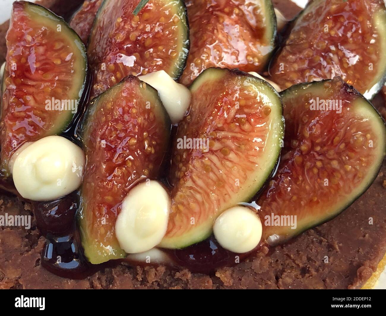 Figs and mozzarella garnish pastry/cake Stock Photo