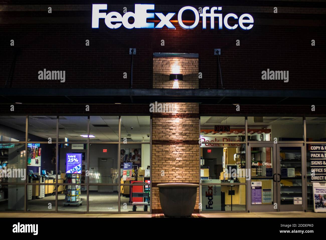 Augusta, Ga USA 11 22 20 Fedx Office retail store location at night