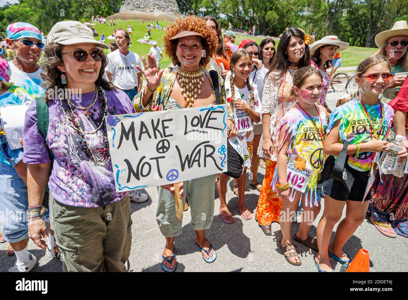 1960s hippie fashion hi-res stock photography and images - Alamy