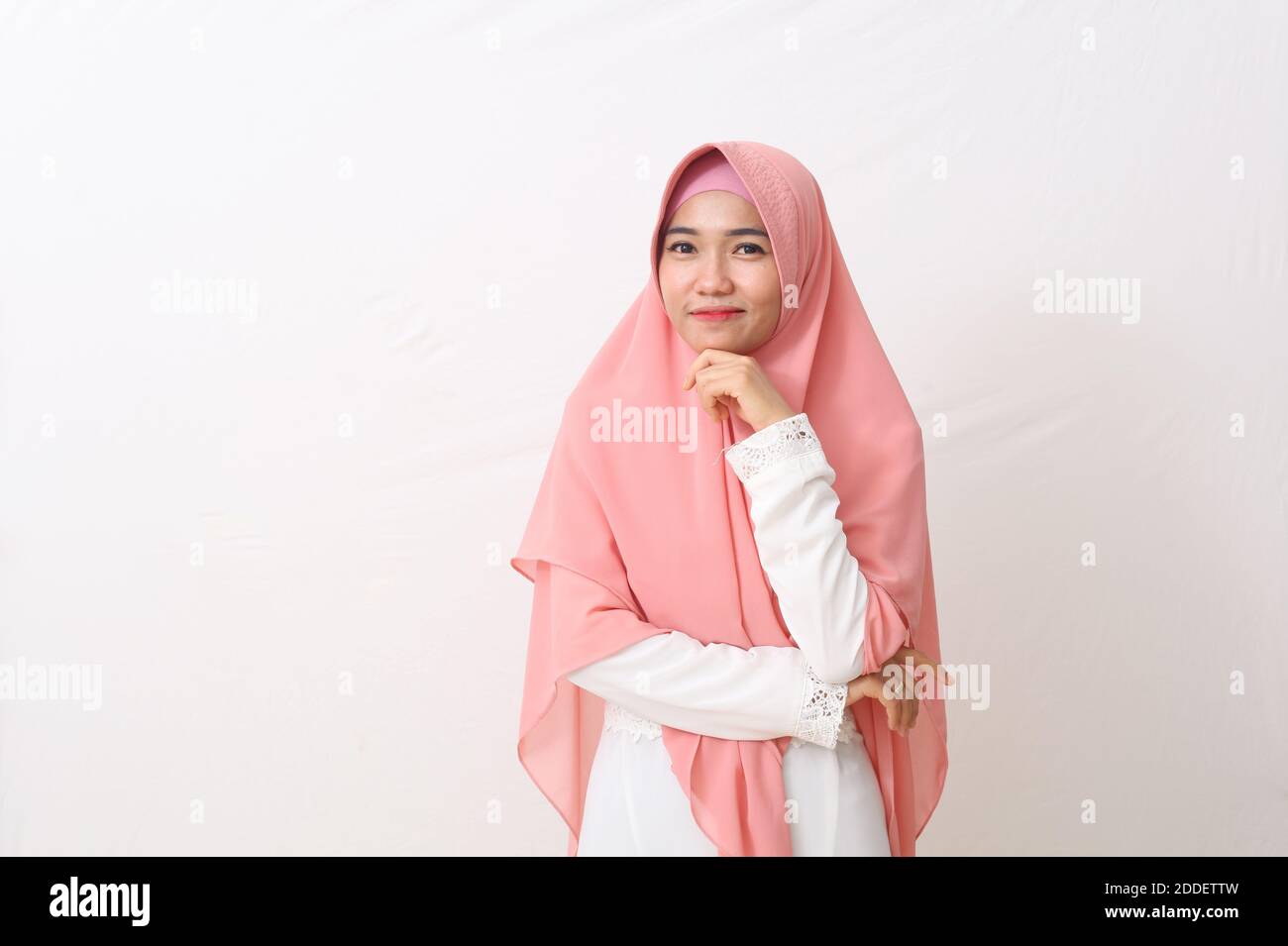 A portrait of happy asian muslim woman wearing a veil or hijab smiling ...