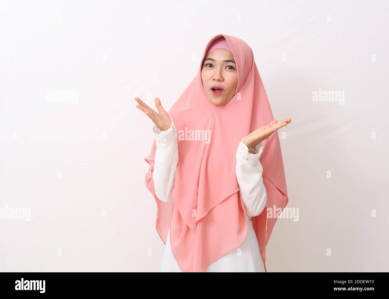 A portrait of happy asian muslim woman wearing a veil or hijab smiling ...