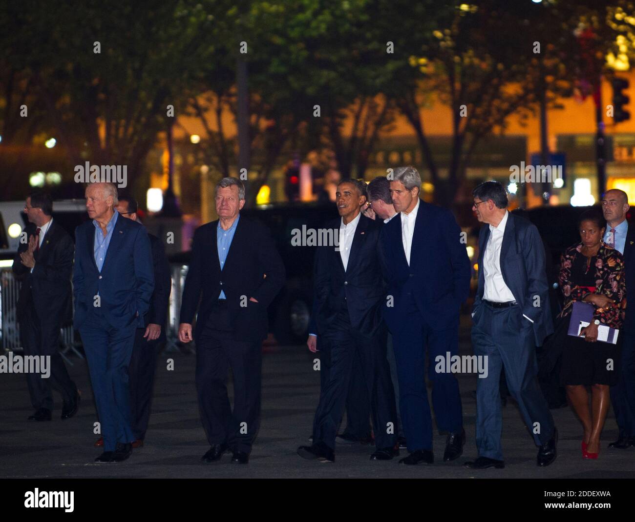 United States President Barack Obama (third from left) walks back to The White House with Vice President Joseph Biden, Jr. (left) U.S. Ambassador to the People's Republic of China Max Baucus (second from left) Secretary of State John Kerry (third from right) Secretary of the Treasury Jacob Lew (second from right) and National Security Advisor Susan Rice (right) following a private dinner with President of the People's Republic of China Xi Jinping in Washington, D.C., Thursday, Sept. 24, 2015, en route to a private dinner across the street at Blair House. Credit: Rod Lamkey Jr. / Pool via CNP / Stock Photo