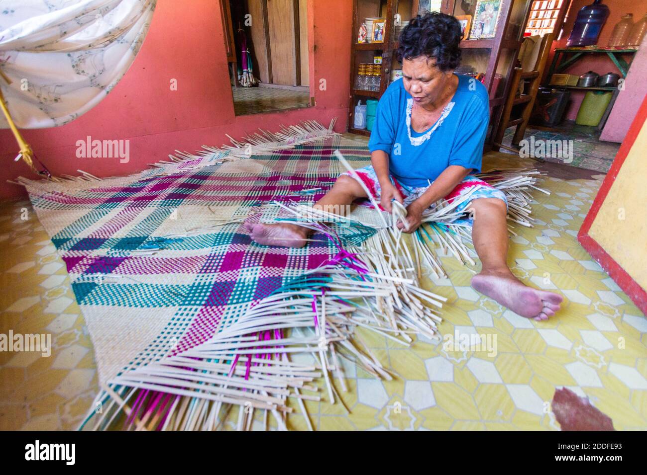 Pandan mat weaving hires stock photography and images Alamy