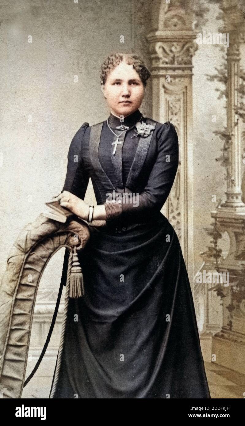 Porträt einer Frau beim Fotografen, Deutschland 1900er Jahre. Portrait of a woman at the photographer, Germany 1900s. Stock Photo