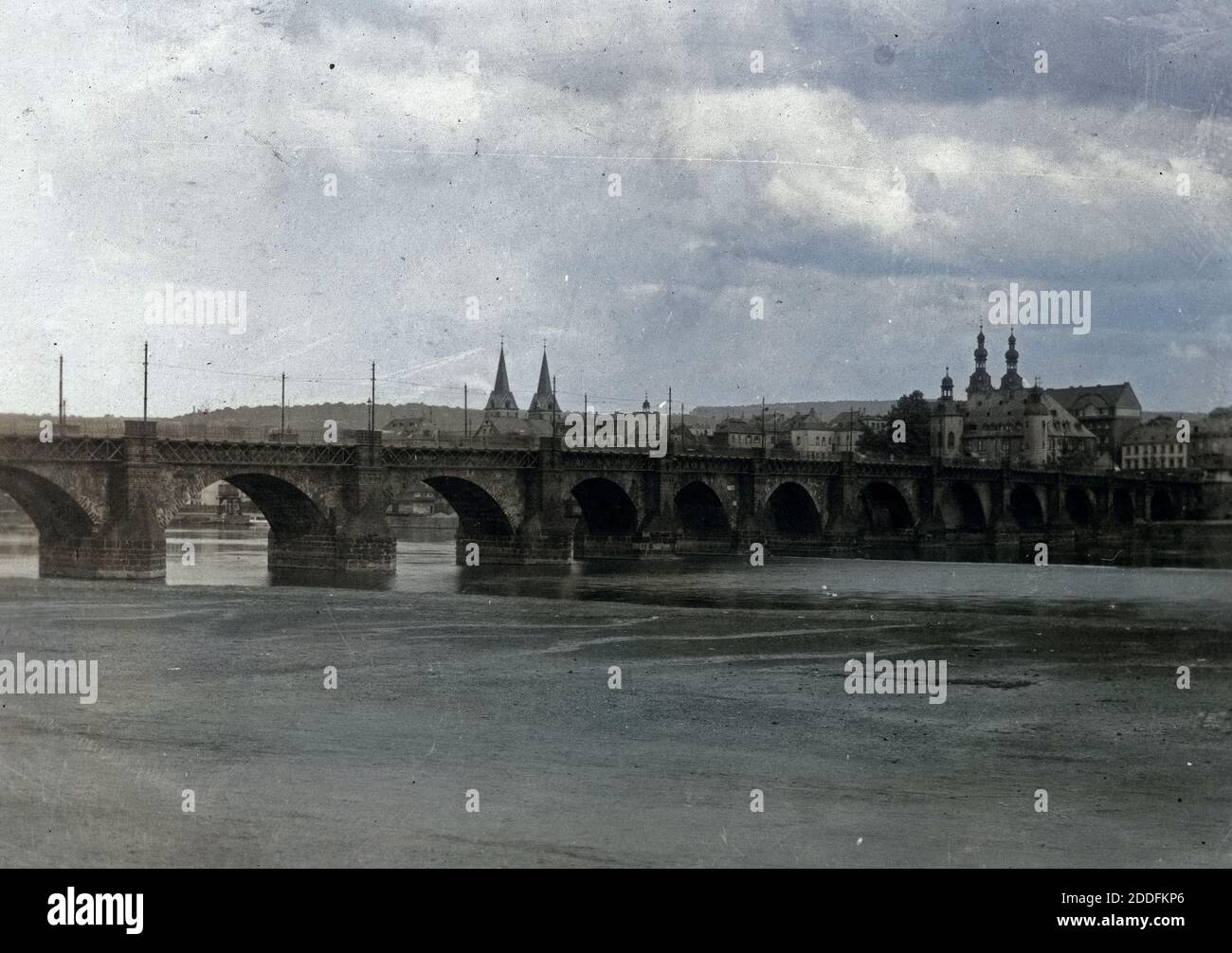 Brücke über die Mosel in Koblenz, Deutschland 1930er Jahre. Bridge over river Moselle at Koblenz, Germany 1930s. Stock Photo