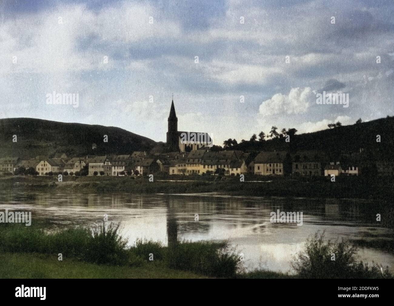 Abendstimmung an der Lieser, einem Zufluß zur Mosel, Deutschland 1930er Jahre. Evening at the Lieser, an influx to river Moselle, Germany 1930s. Stock Photo