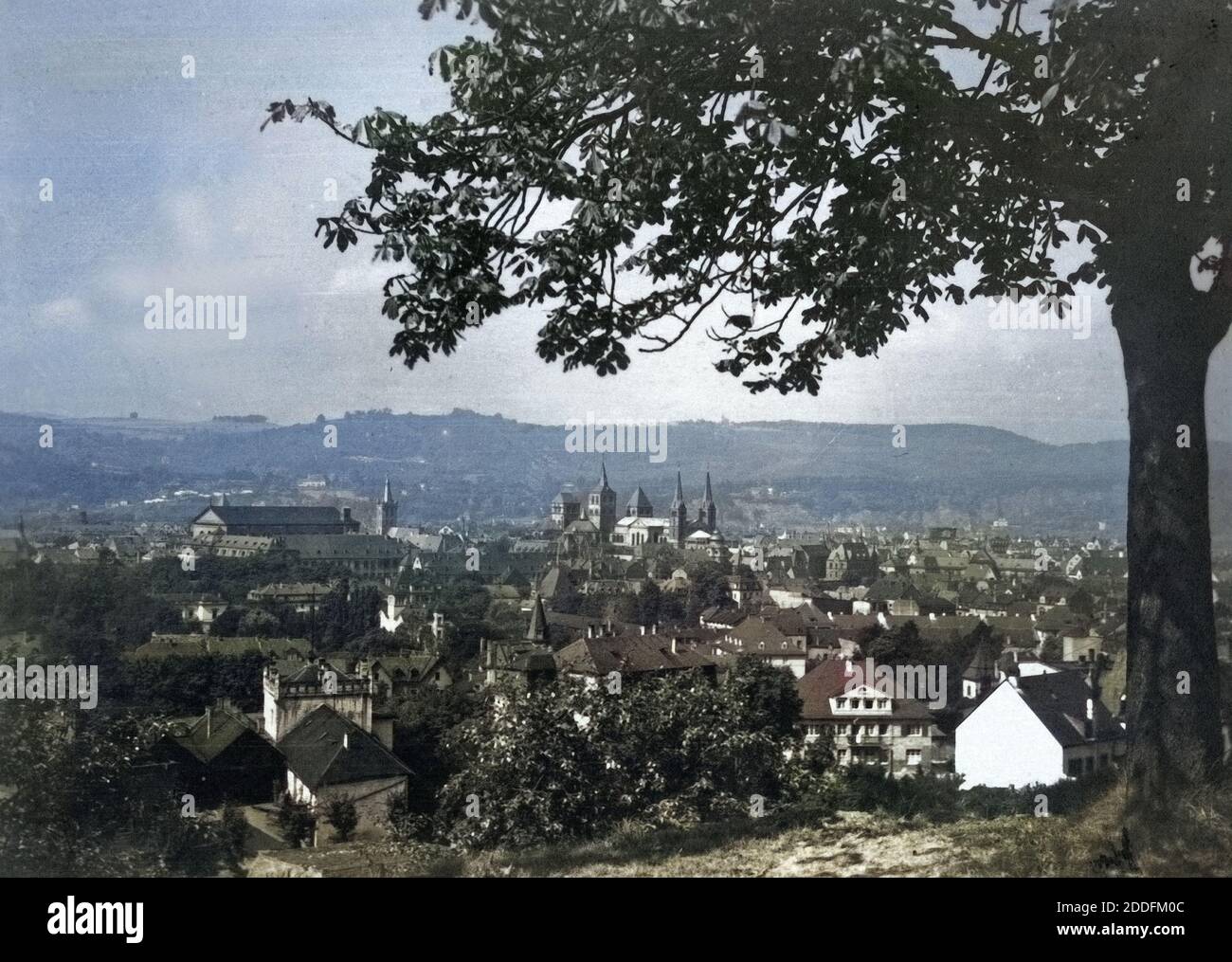 Blick vom Petrisberg auf die Stadt Trier, Deutschland 1930er Jahre. View from Petrisberg mountain to the city of Trier, Germany 1930s. Stock Photo