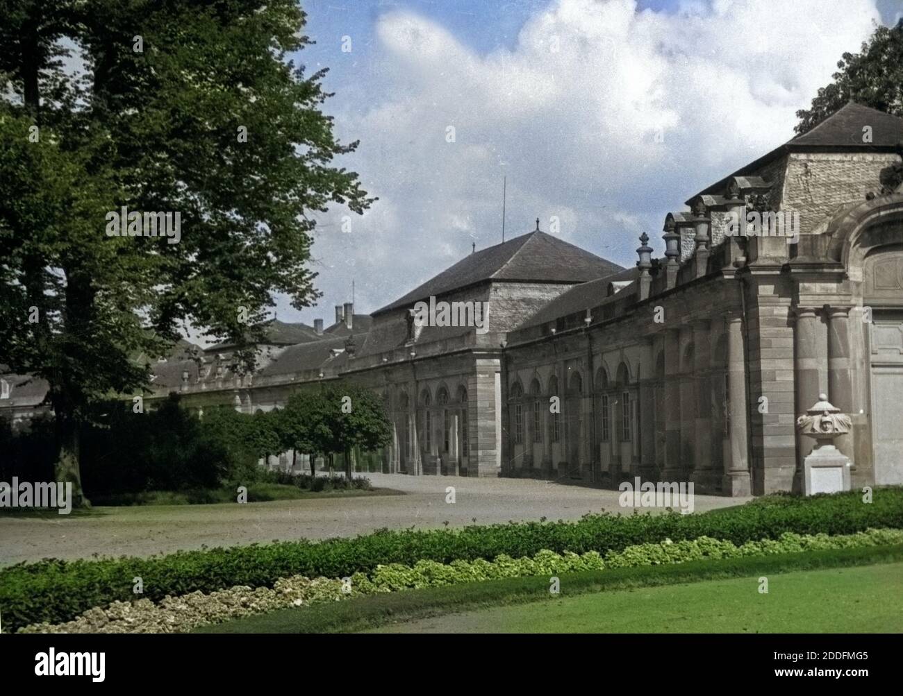 Deutschland 1930er jahre at the gardens of schwetzingen castle hi-res ...