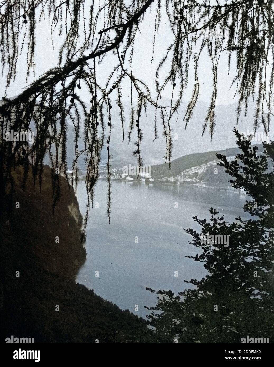 Blick auf den Urnersee, ein Teil des Vierwaldstättersees, Schweiz 1930er Jahre. View to Urnersee lake, a part of Lake Lucerne, Switzerland 1930s. Stock Photo